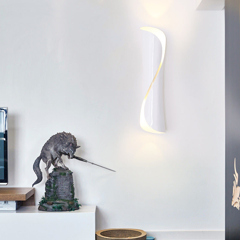 Speciatura da parete della superficie di ferro attorcigliata 21,5 "/31" larga coloniale 2 lampadine nera/bianca.