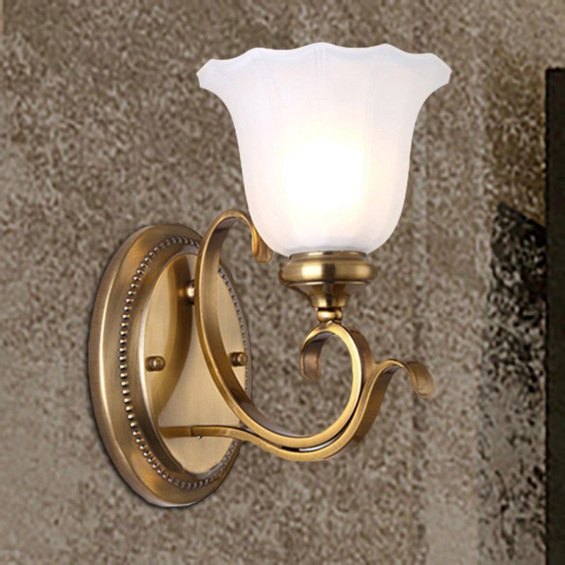 1 head Opal Glass Wall Lighting tradizionale stile oro oro Finitura petalo corridoio Funzione da parete