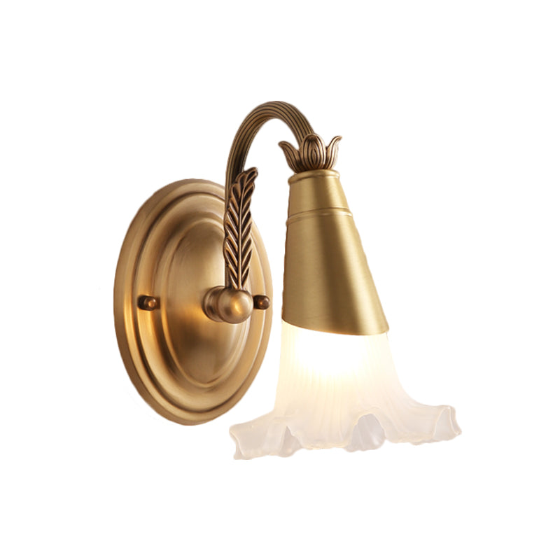 Lampe murale de fleurs de style traditionnel 1/2 Light Grosted Glass Murce en or pour la salle de bain