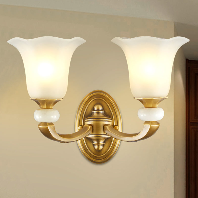 Finition en or 1/2-Bulb Lampe murale Classic Style Milky Milky Petal Mur Murce Fixture for Corridor