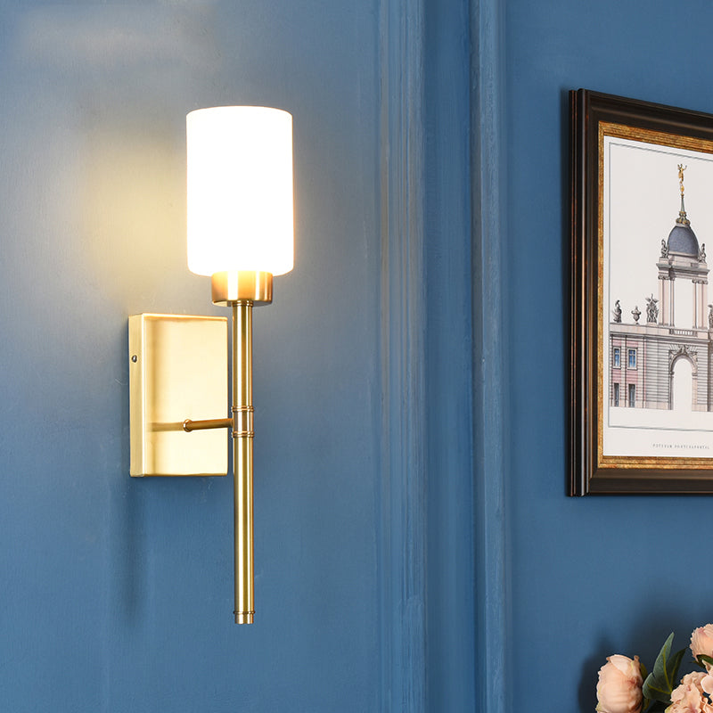 Zylinder Schlafzimmer Wandleuchte Modernist Stil weißes Glas 1/2-Kopf-Messing-Wandlampe mit Bleistiftarm