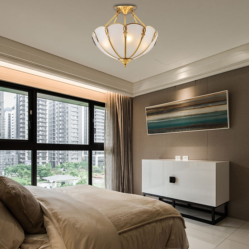 3/4 Lampen mit überbrochener Decke Flush Mount Colonial Messing Satin Opal Glass Halbmontage Beleuchtung für Wohnzimmer, 13 "/17" W.