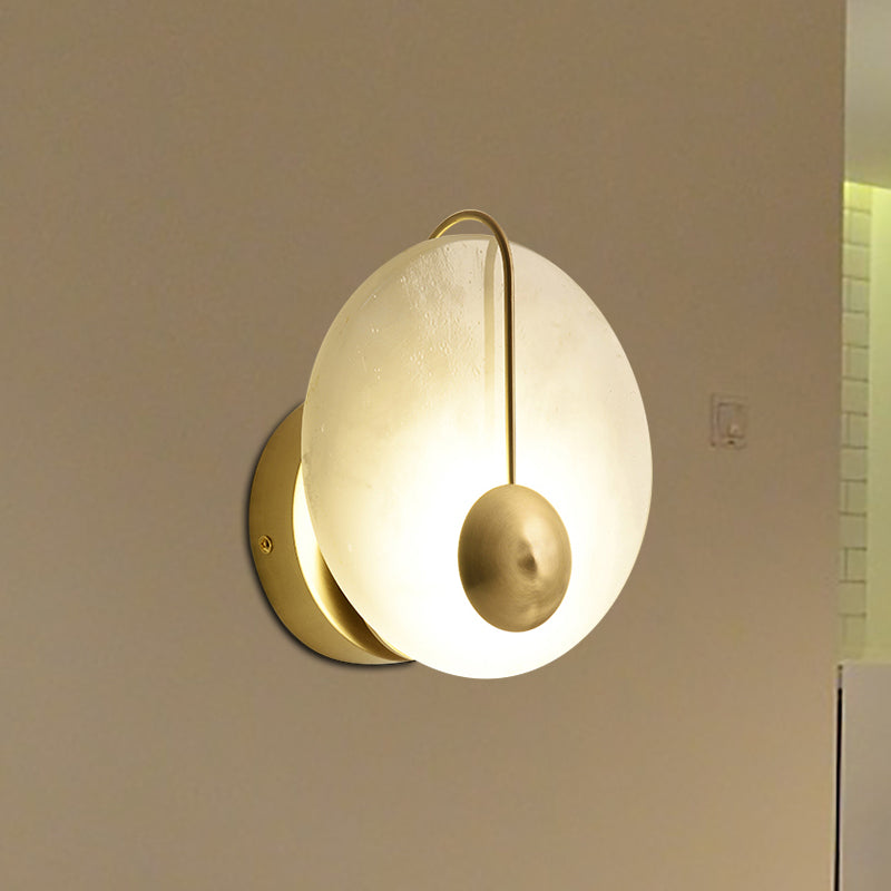 7 "/ 10" de large appiculture circulaire légère colonialiste opale grosted verre 1 lampe murale de tête avec un bras incurvé or