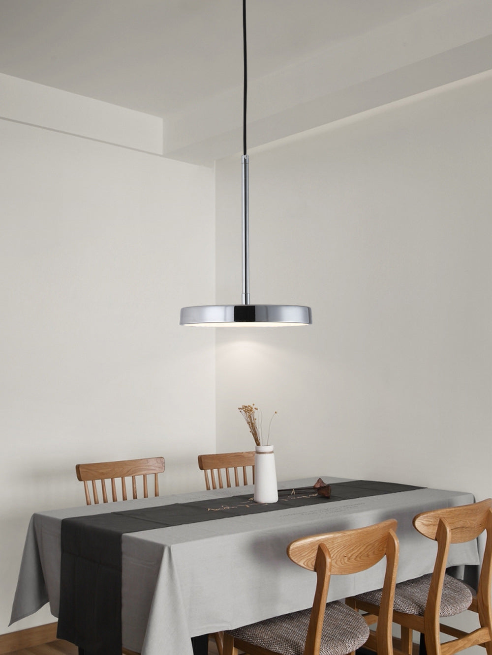 Nordic Simple Hanging Ceiling Light Circular Metal LED Hanging Light Fixtures for Restaurant