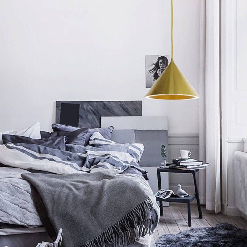 Postmoderner Minimalismus verjüngter Anhänger Licht Gold Metall 1-Licht-Anhängerbeleuchtung für Schlafzimmer