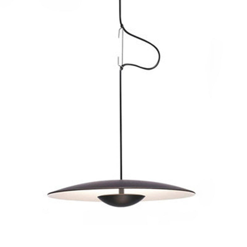 Zwarte UFO-vormige minimalisme-stijl LED hangend licht postmoderne metalen verlichting armatuur voor woonkamer