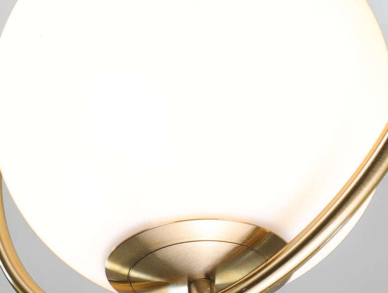 Gouden ijzerhanglicht met 7,8 "brede witte glazen bol schaduw moderne stijl enkele lampverlichtingsarmatuur