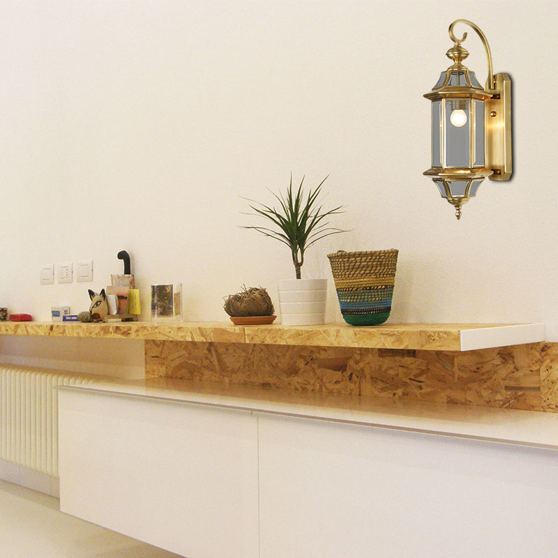 Traditionalism Lantern Wall Mount Light Single Bulb Metal Wall Lighting Fixture in Gold