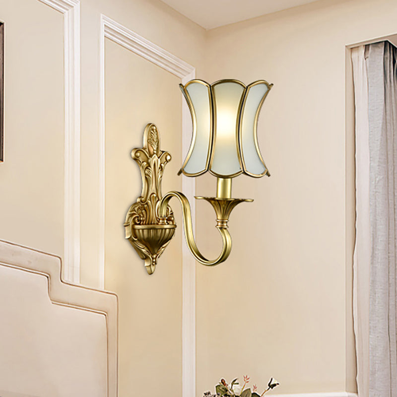 Traditional Curvy Sconce Light Fixture 1/2-Bulb Brass Metal Wall Lamp for Bedroom