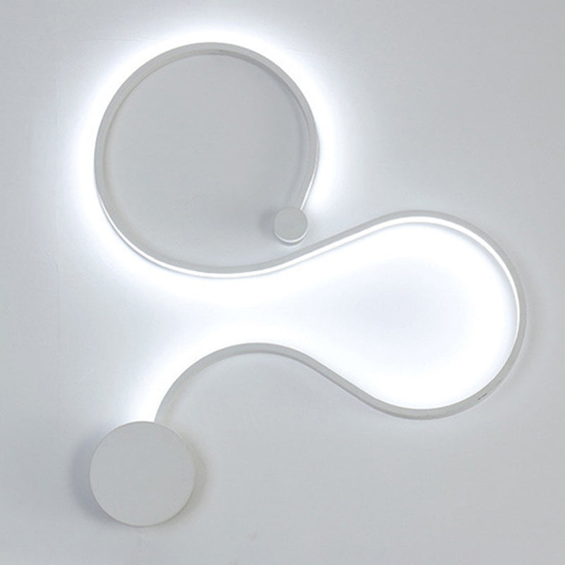 Moderne creatieve eenvoudige gebogen aluminium LED zwarte wandlichten