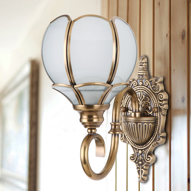 Traditional Flower Sconce Light Fixture 1/2-Bulb Metal Wall Lamp in Brass for Bedroom