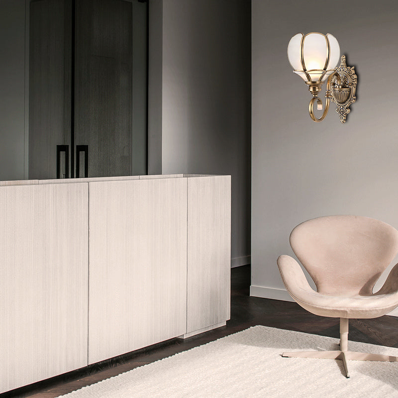 Traditional Flower Sconce Light Fixture 1/2-Bulb Metal Wall Lamp in Brass for Bedroom