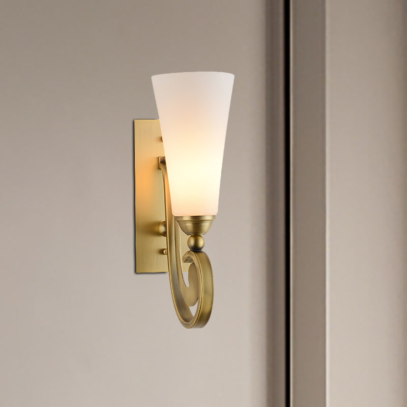 1 Kopf verjüngte Wandhalterung des Modernismus im Modernismus, gefrosteter Glaswandlicht mit goldenem gebogenem Arm
