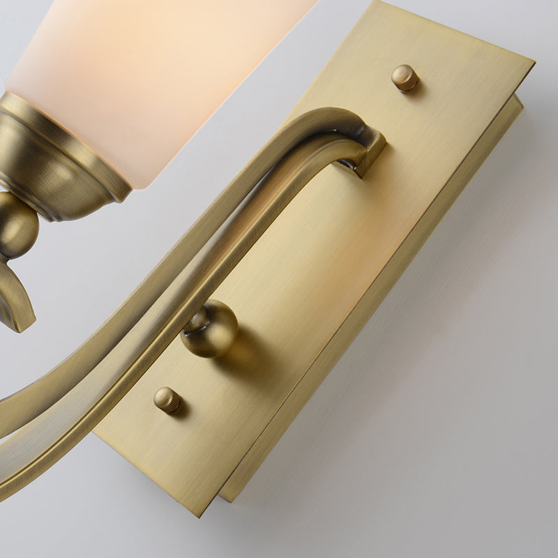 1 Kopf verjüngte Wandhalterung des Modernismus im Modernismus, gefrosteter Glaswandlicht mit goldenem gebogenem Arm