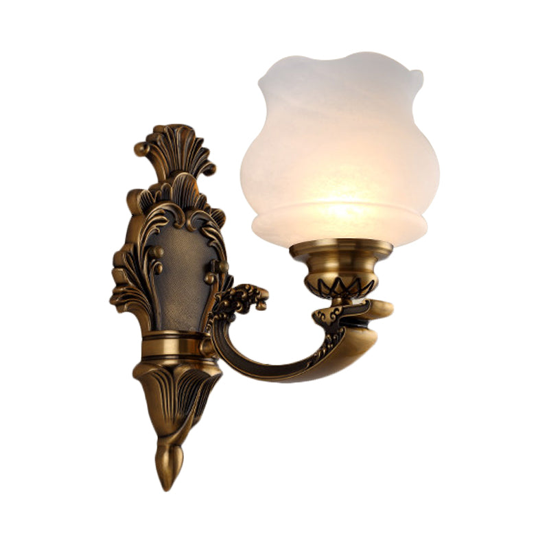 Éclairage mural en verre laiteux Petal Shade 1/2 Light traditionnel élégant Moup de support mural en laiton