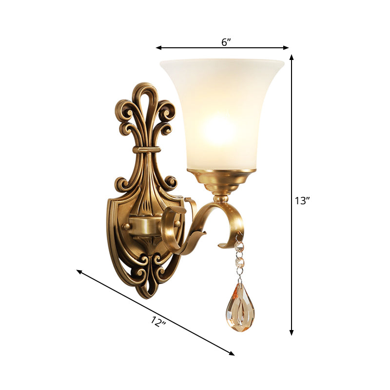 Luce di pannello con parete a campana di vetro bianco Stile vintage 1/2 tracote per finitura in ottone da letto con accento cristallino trasparente