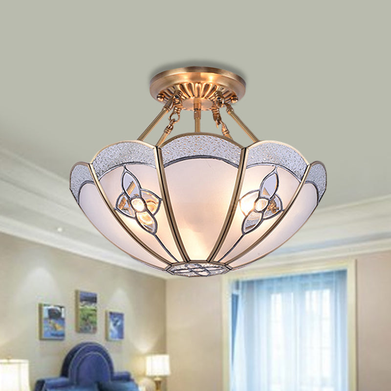 Mit überbissenem Schlafzimmer Semi Flush Mount Antique Metall 4 Lampen Messing Deckenbeleuchtung mit gebogener gefrosteter Glasschatten