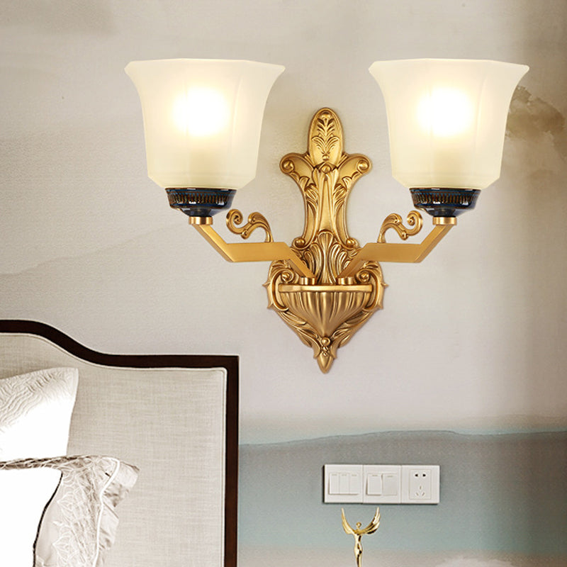 Luce montata a parete da 1/2 luci con tonalità svasata vetro opale vintage alla moda da letto a parete in ottone
