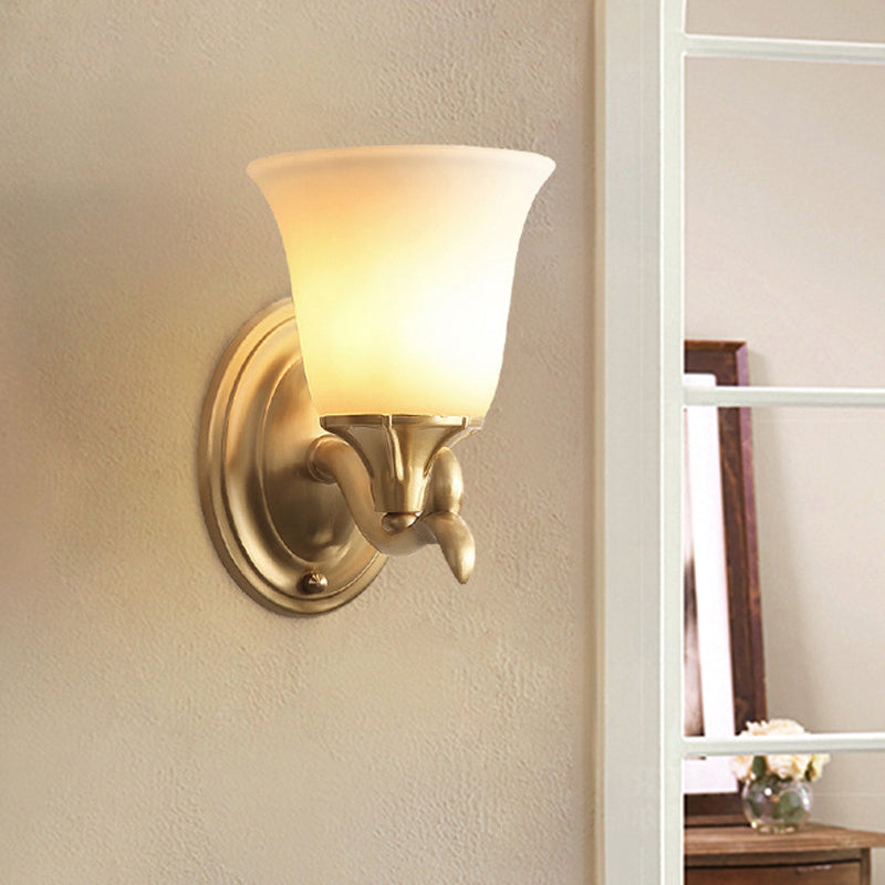 Bell White Glass Wall Lighting Aplicure Style Modernism Style 1/2 Head Liver Lampa de pared en latón