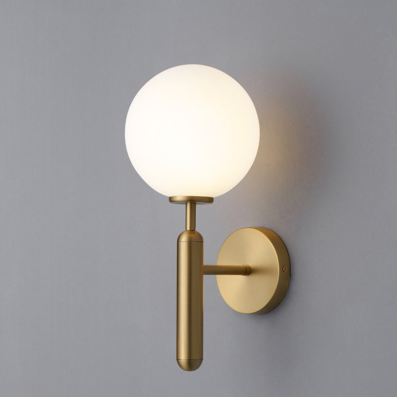 Melkachtige witte bal en waterpatroon bal eigentijds 1 hoofd wandmontage verlichting in messing