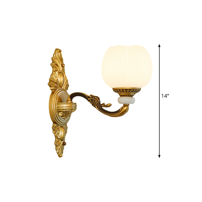 Globe Vintage Globe Mur Light Sconce 1/2-Light Verre laiteuse et lampe murale métallique en or pour le couloir
