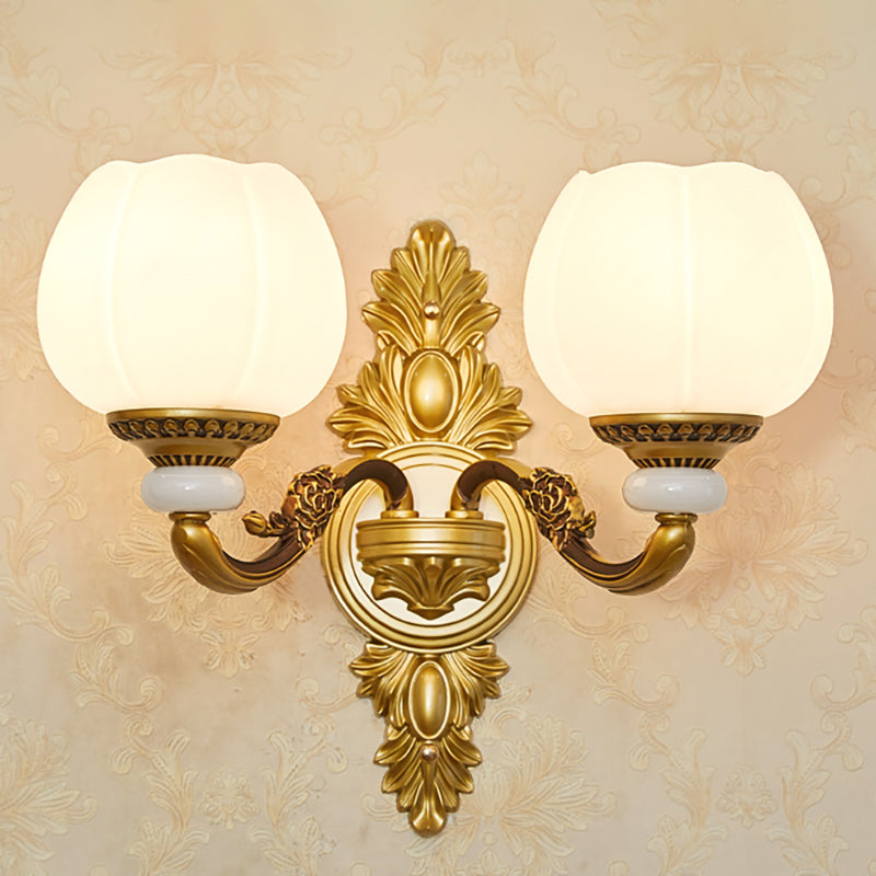 Globe Vintage Globe Mur Light Sconce 1/2-Light Verre laiteuse et lampe murale métallique en or pour le couloir