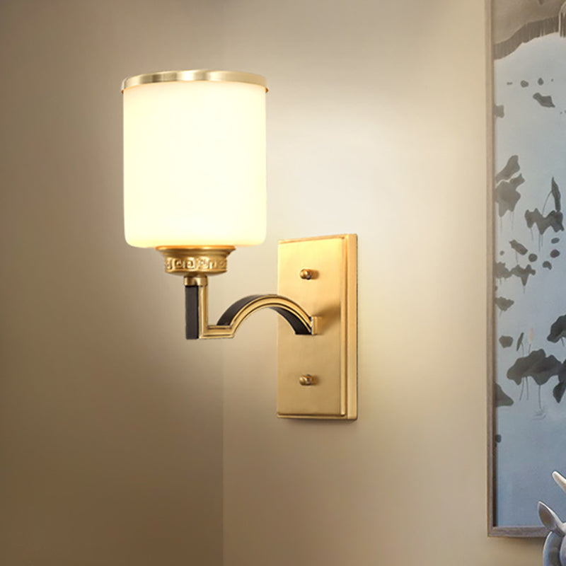 Zylindrische Milchglas Wandleuchte traditionelle Stil 1/2-Licht Wohnzimmerleuchte in Gold
