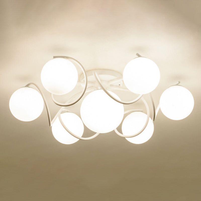 Weißer Glasball -Cluster Deckenleichter zeitgenössischer Einfachheitstil Semi Flush Mount Lampe mit Eisen kreativer Lampe Pfosten