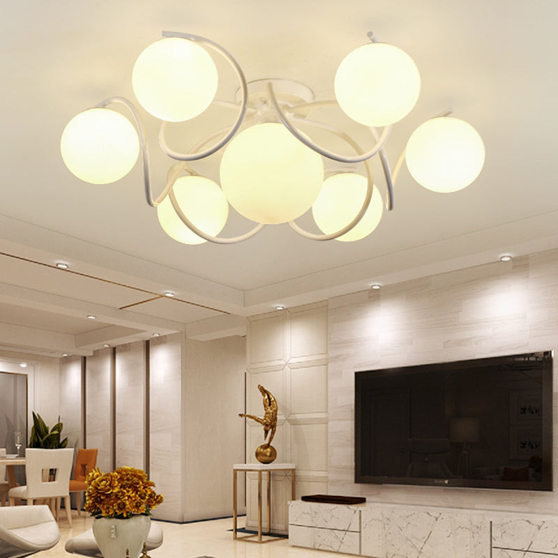 Weißer Glasball -Cluster Deckenleichter zeitgenössischer Einfachheitstil Semi Flush Mount Lampe mit Eisen kreativer Lampe Pfosten