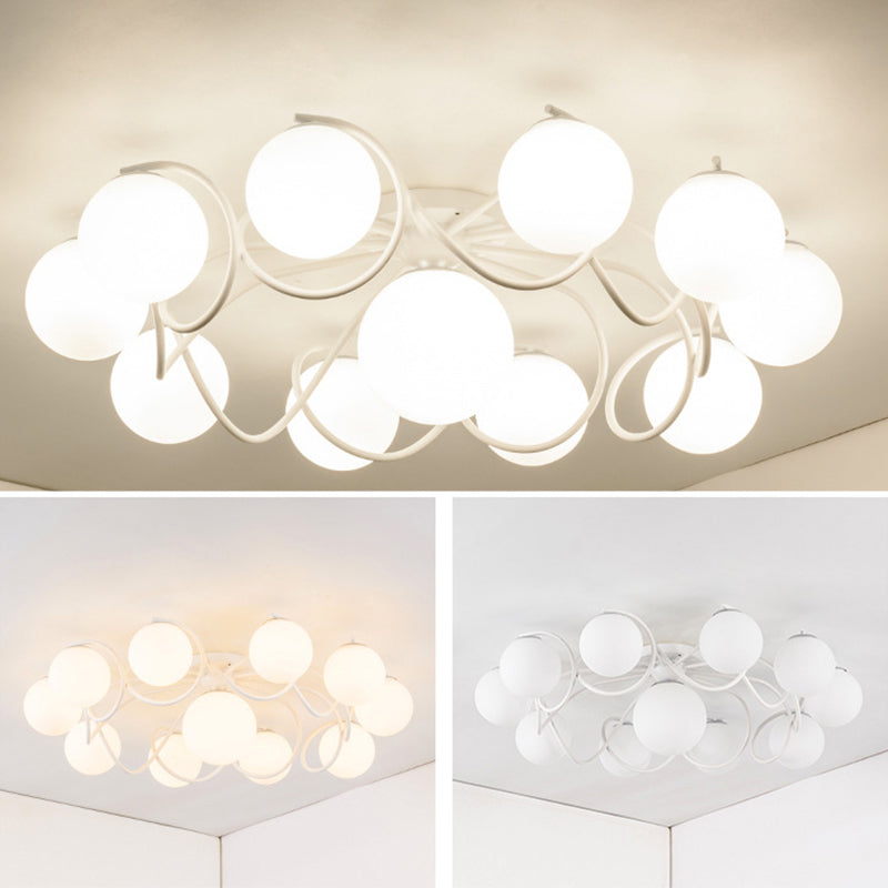Weißer Glasball -Cluster Deckenleichter zeitgenössischer Einfachheitstil Semi Flush Mount Lampe mit Eisen kreativer Lampe Pfosten