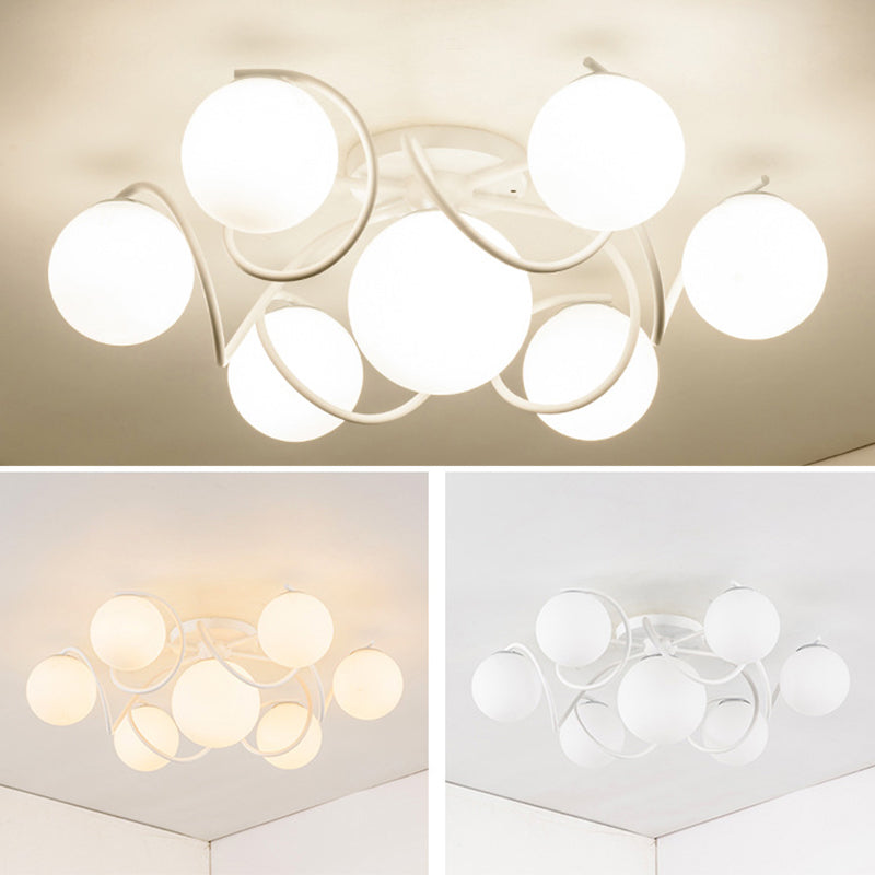 Weißer Glasball -Cluster Deckenleichter zeitgenössischer Einfachheitstil Semi Flush Mount Lampe mit Eisen kreativer Lampe Pfosten
