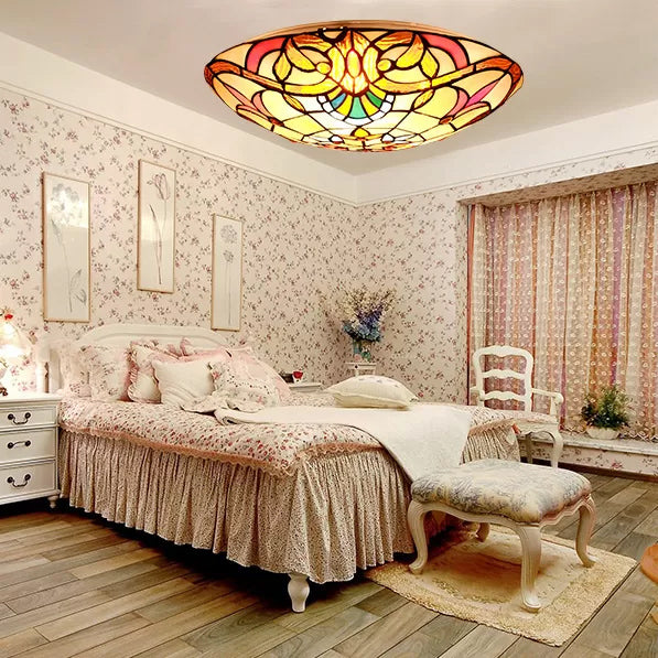 Plafonnier en vitrail, abat-jour en forme de bol, plafonnier avec décoration de bijoux, style baroque