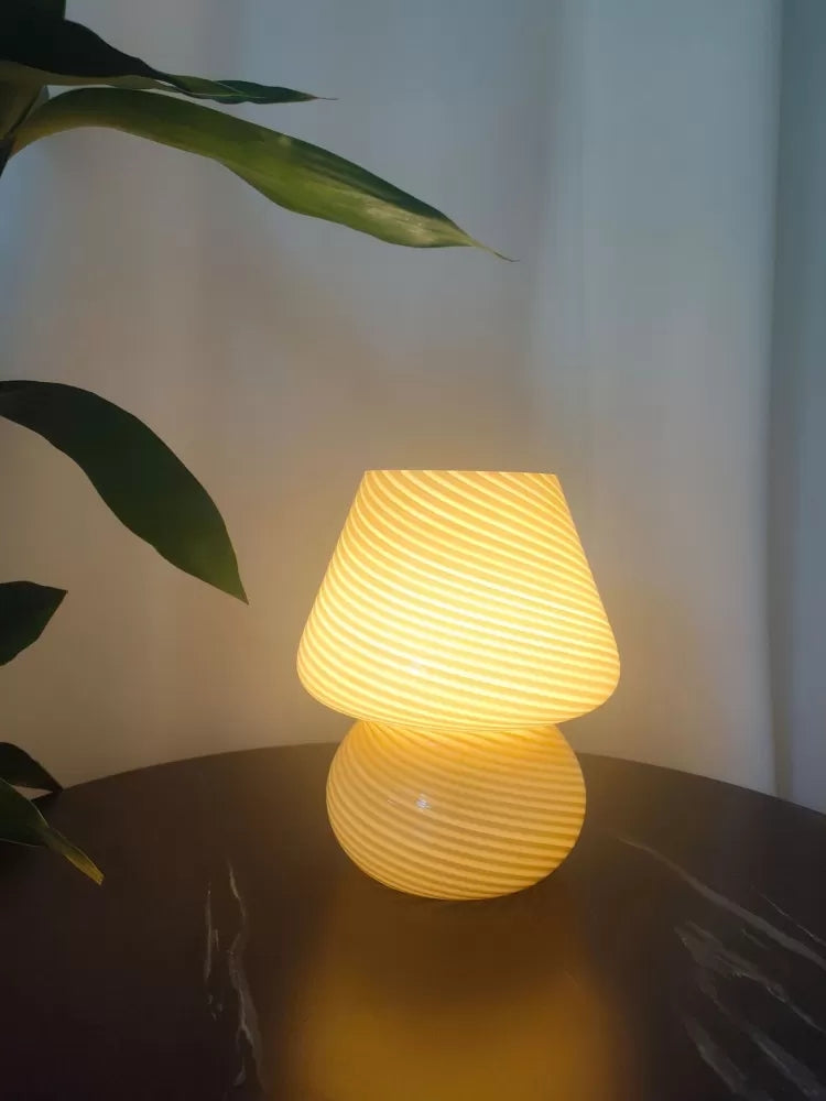 Trendy Pilzform geformtes Tisch leichte Makkaronglas 1-Licht-Nachttischlampe für Schlafzimmer