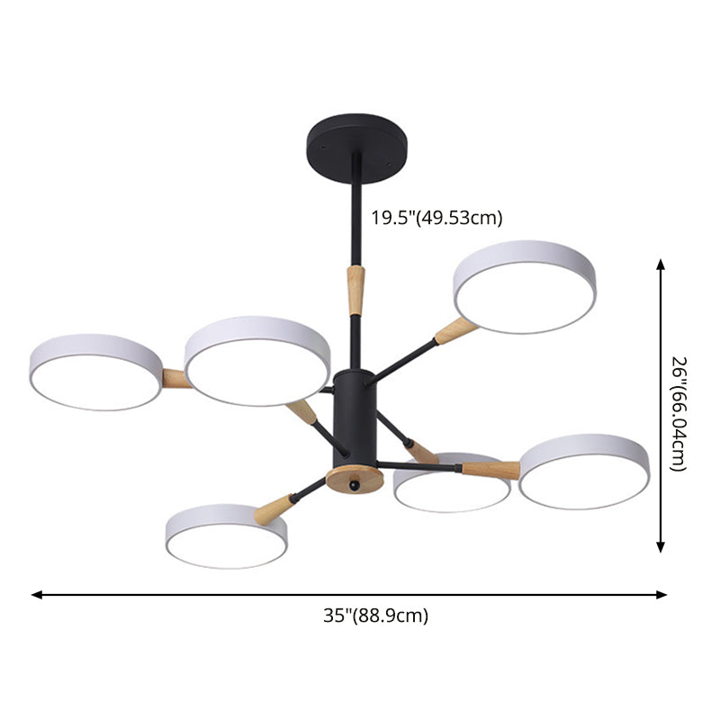 Apparecchiatura di illuminazione a sospensione dei cerchi metallici.