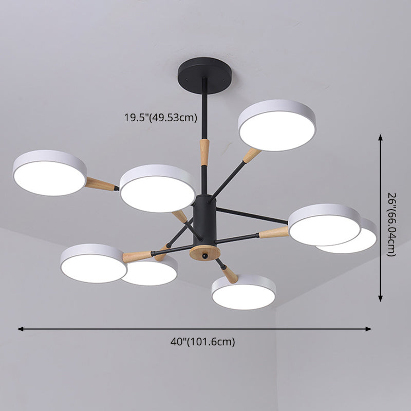 Apparecchiatura di illuminazione a sospensione dei cerchi metallici.