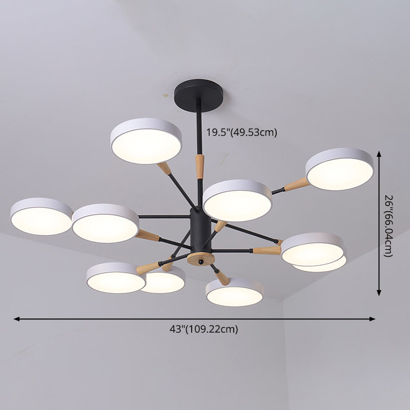 Apparecchiatura di illuminazione a sospensione dei cerchi metallici.