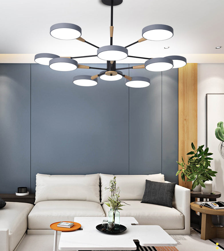 Apparecchiatura di illuminazione a sospensione dei cerchi metallici.