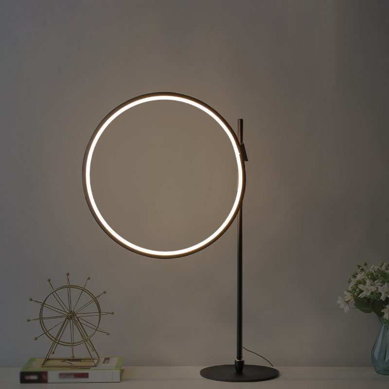 Modern Minimalist Style Round Strip LED LAMPAGGIO LAMPAGGIO METALE LIGHT per camera da letto
