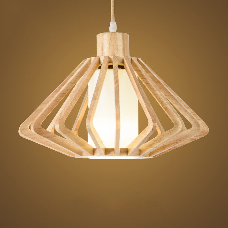 Moderne einfache hölzerne Kronleuchter Diamant Form 1 Leichte Gummiholz ​​-Holzlampenkörper für das Restaurant