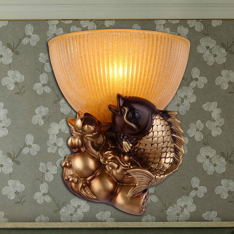 Gold Fish Wall Mount Lighting Lodge Style Resin 1 Bulbo Dedomed Dededmpl Donce con tazón de vidrio acanalado amarillo