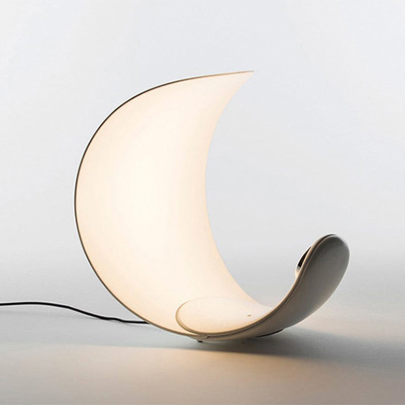 Luz de mesa LED de dormitorio metálico de lámpara de luna en forma de luna en forma de luna con cable enchufable