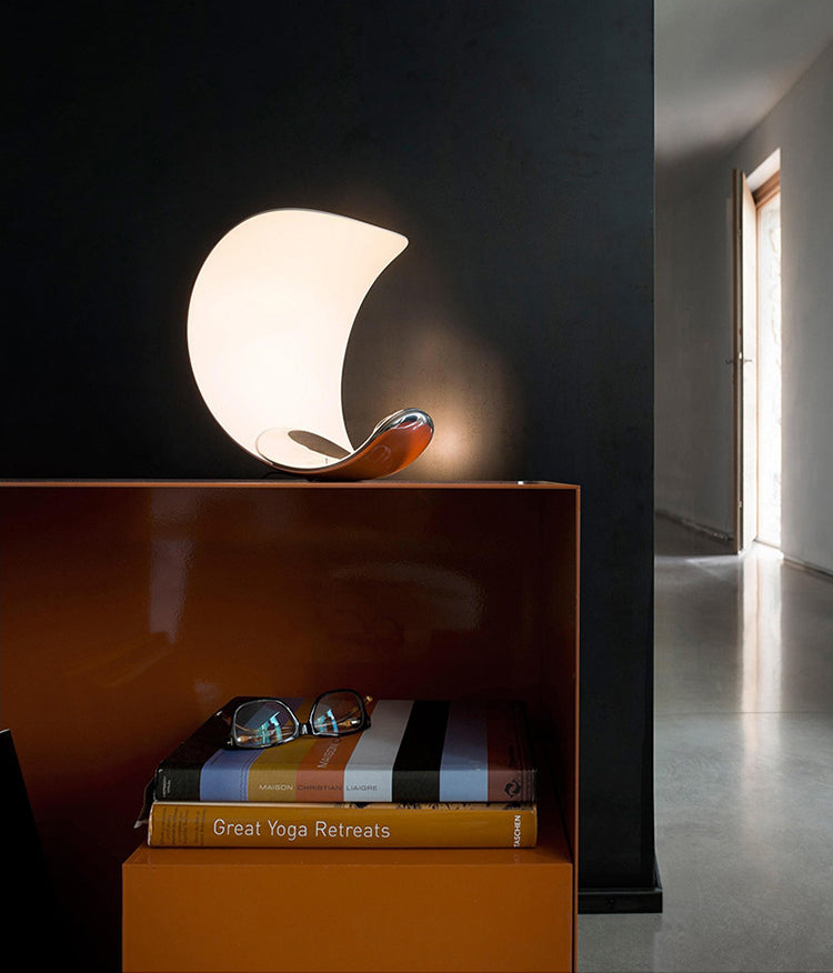 Luz de mesa LED de dormitorio metálico de lámpara de luna en forma de luna en forma de luna con cable enchufable