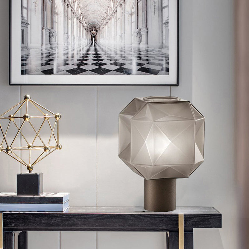 Diamond Geometric Design Lampada da tavolo in vetro 11 "Luce da comodino a stile di semplicità larga in grigio fumo grigio