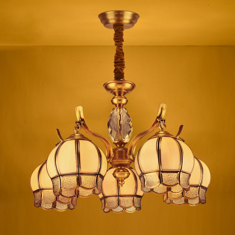 Knop slaapkamer plafond kroonluchter koloniaal matglas 5 lichten gouden afwerking hangend hanglampje