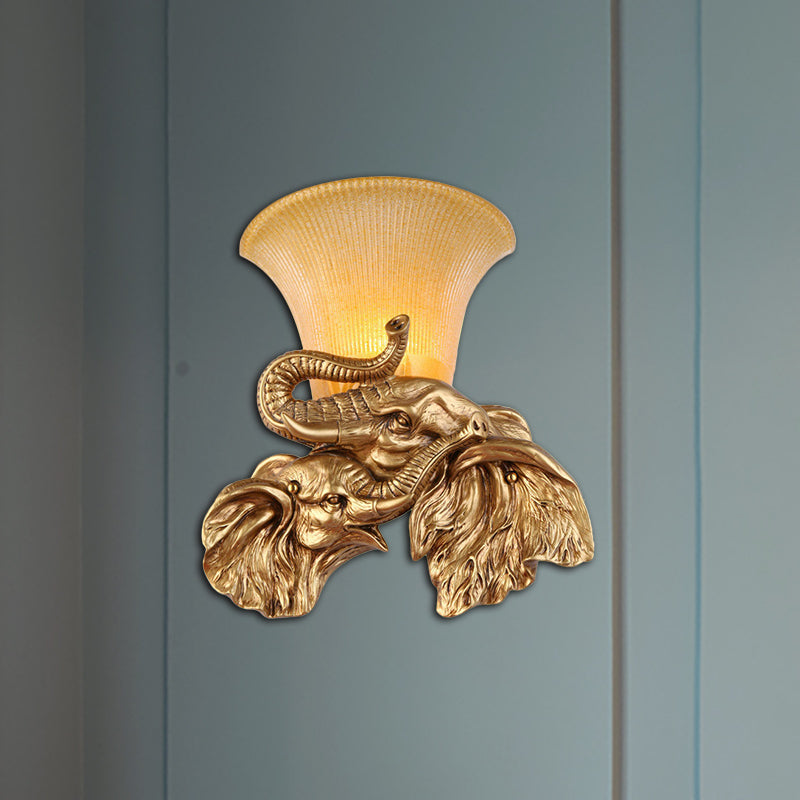 Bell gelbe Glas Wandlampe traditioneller Stil 1 leichter Schlafzimmer Leuchten mit Elefantendesign in Gold