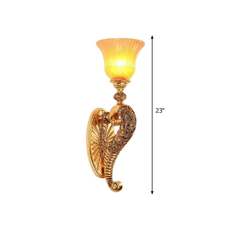 Retro -Stil Glocken Wandleuchte 1 Glühbirne Bernstein Glaswandbeleuchtung mit Bronze/Gold gebogenen Arm für Schlafzimmer