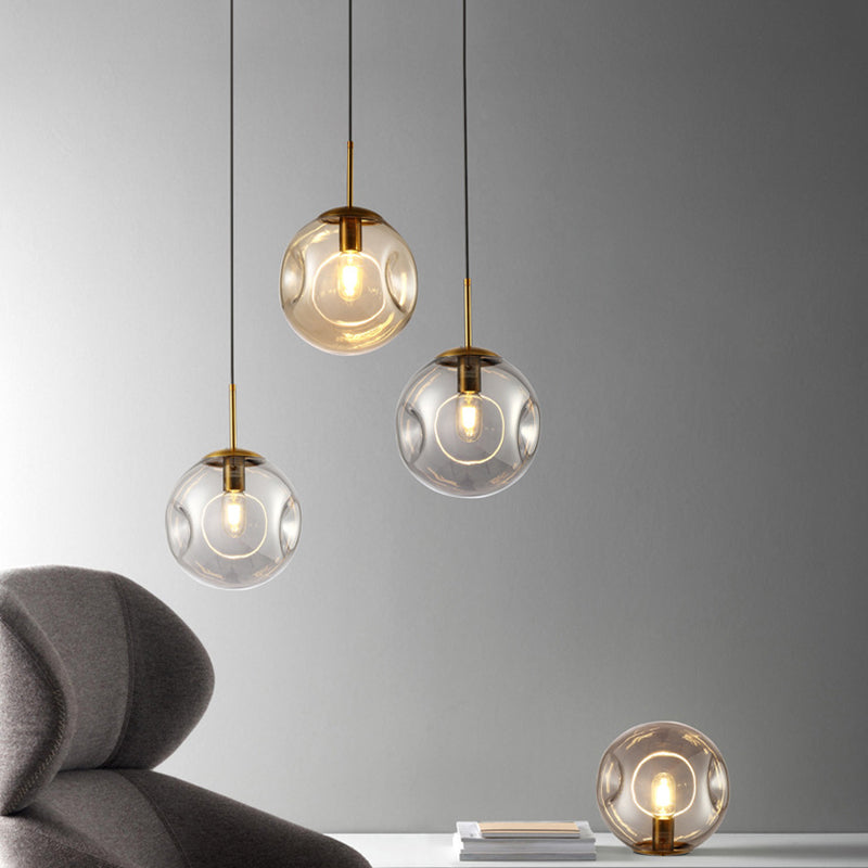 Lámpara de colgación esférica de vidrio con hoyuelos simplicidad de acabado de latón de la cabeza para cenar para cenar