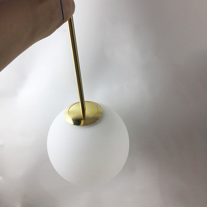 Minimalistischer Ball Anhänger weißes Glas 1 Glühbirnen -Schlafzimmer -Federung mit hängenden Stange