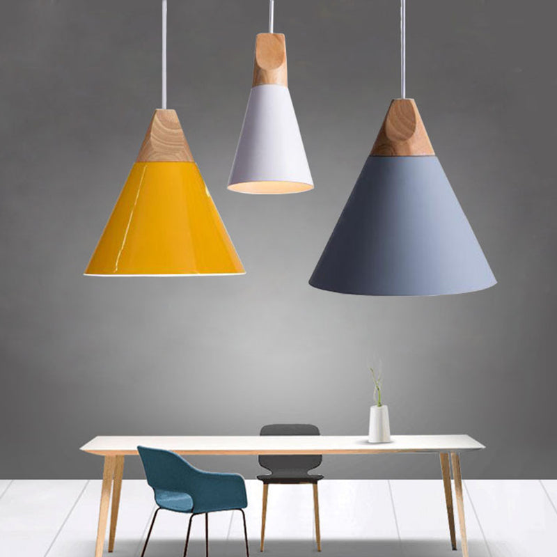 Metal Tapered Hanging Light Nordic Style 1 Light  Restaurant Ceiling Pendant Lamp  with Wooden Top