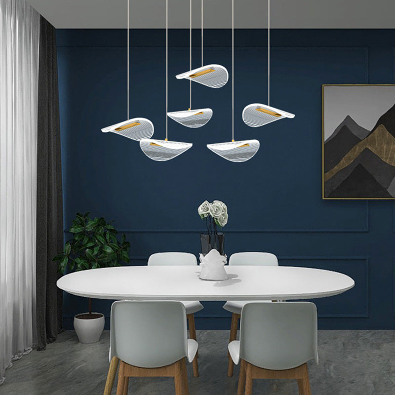 Lotusblattförmige Acrylheizenanhängerlampe Einfachheit Messing LED Multiple hängende Licht für Treppen